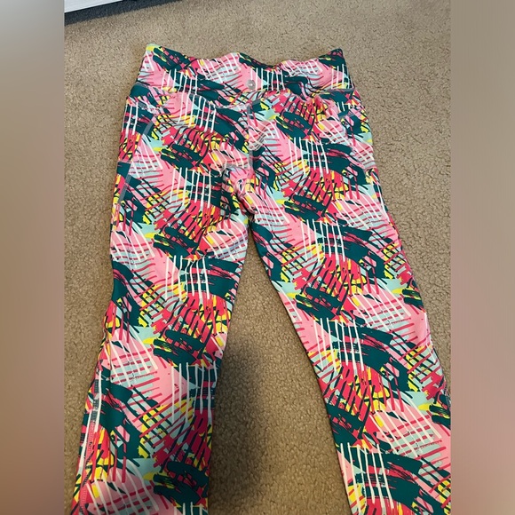 🌻XL Avia athletic capris, pockets on both sides. - Picture 8 of 9